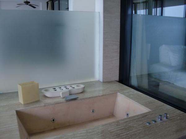 Terrace bath-tub