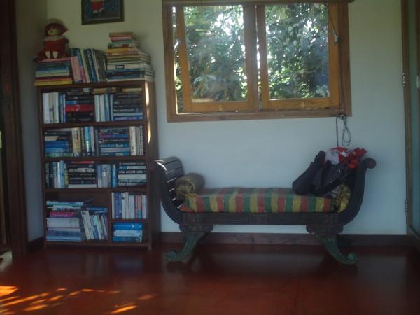 BLD #4 Tiny sofa & the bookshelf