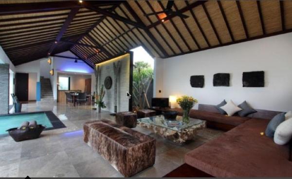 Villa anjali blue - livingroom with pool